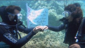 Dalgıç Çiftin Su Altındaki Temsili Nikah